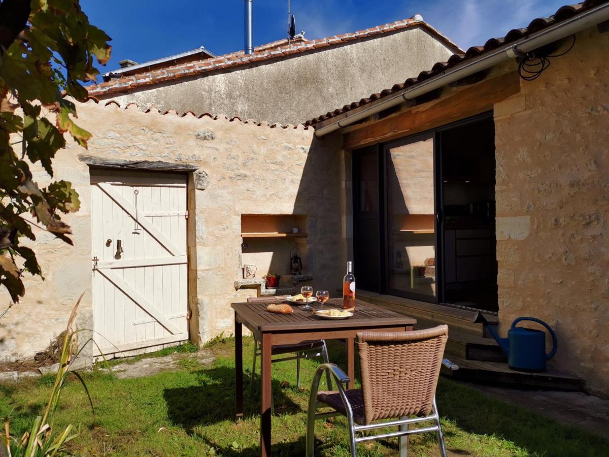 La Maison De Thomas Saint-Amant-de-Boixe Экстерьер фото