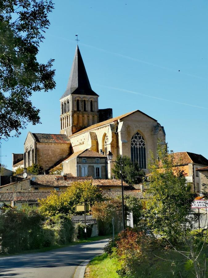 La Maison De Thomas Saint-Amant-de-Boixe Экстерьер фото