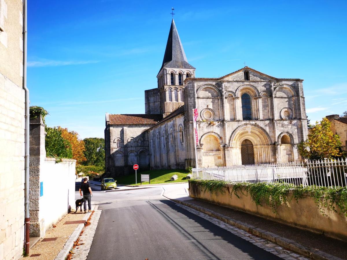 La Maison De Thomas Saint-Amant-de-Boixe Экстерьер фото
